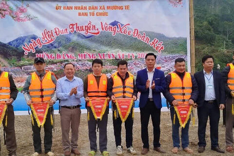 Lễ hội đua thuyền truyền thống xã Mường Tè